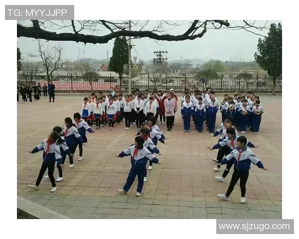 赞颂足球明星风采与古韵交融的诗意篇章