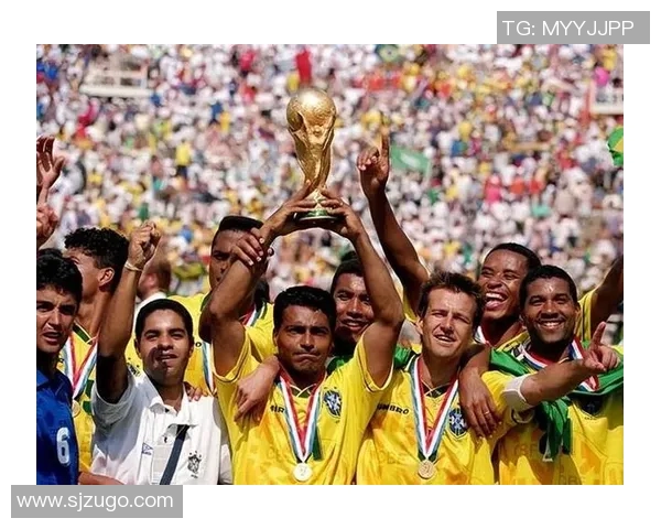 足球传奇齐聚一堂合影留念展现无尽荣耀与友谊的瞬间