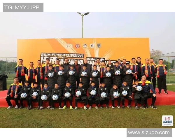 足球巨星们齐聚一堂向鸡哥致敬共同回忆辉煌岁月与不屈精神