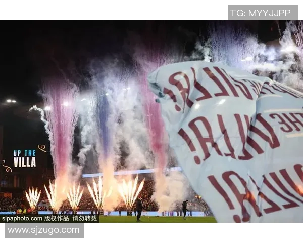 足球明星双膝滑行精彩瞬间回顾引发球迷热议与欢呼