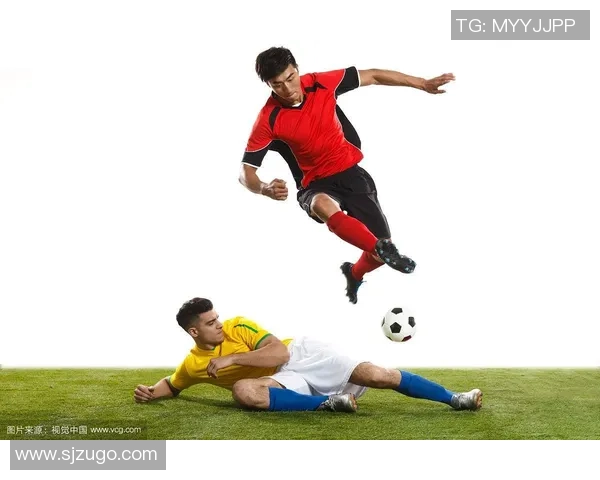 足球明星各具风格的踢球姿势解析与技巧分享