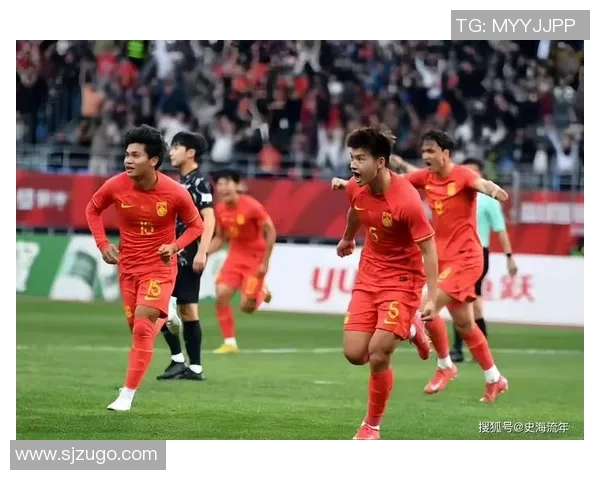 足球明星在球场浪漫求婚感动全场球迷见证爱情奇迹