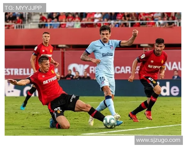 足球明星在比赛中展现卓越防守技巧的精彩瞬间照片合集