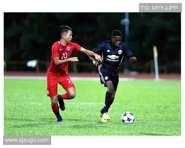 足球明星如风驰电掣般飞奔在绿茵场上展现速度与激情的完美结合 足球明星如风驰电掣般飞奔在绿茵场上展现速度与激情的完美结合