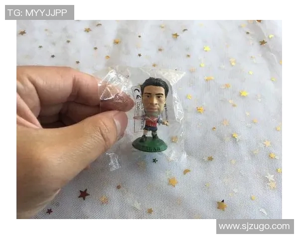 足球明星手办精美展示与详细介绍让你领略球场风采与艺术魅力