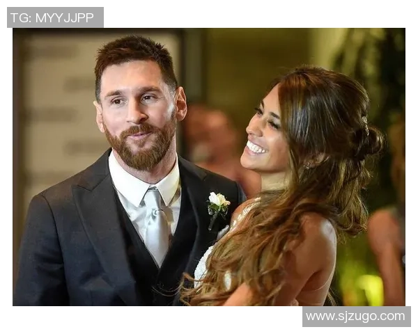 足球明星情侣甜蜜瞬间壁纸图片分享让你感受爱情与运动的完美结合