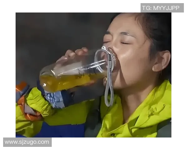 足球明星意外走光瞬间曝光引发热议网友纷纷围观评论不断