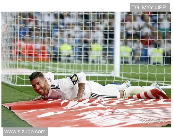 足球明星挑战拳击训练视频展现惊人力量与技巧的完美结合