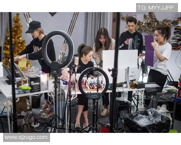 足球明星联手直播带货引发热潮球迷热捧限量商品抢购盛况 足球明星联手直播带货引发热潮球迷热捧限量商品抢购盛况